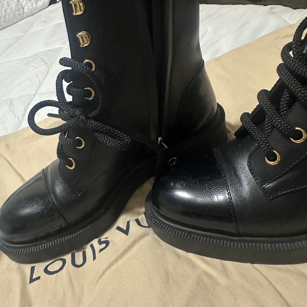 Authentic Louis Vuitton lace up ankle boots - Picture 3 of 9
